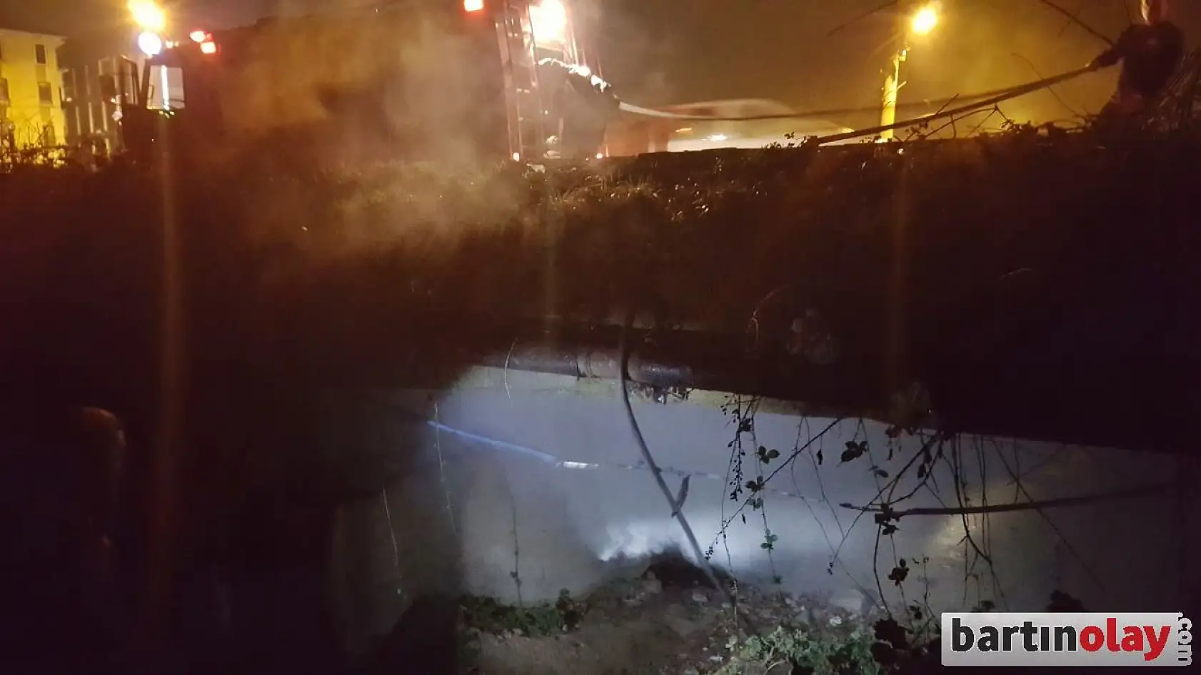 Köprü altında dumanı hesaba katmadı