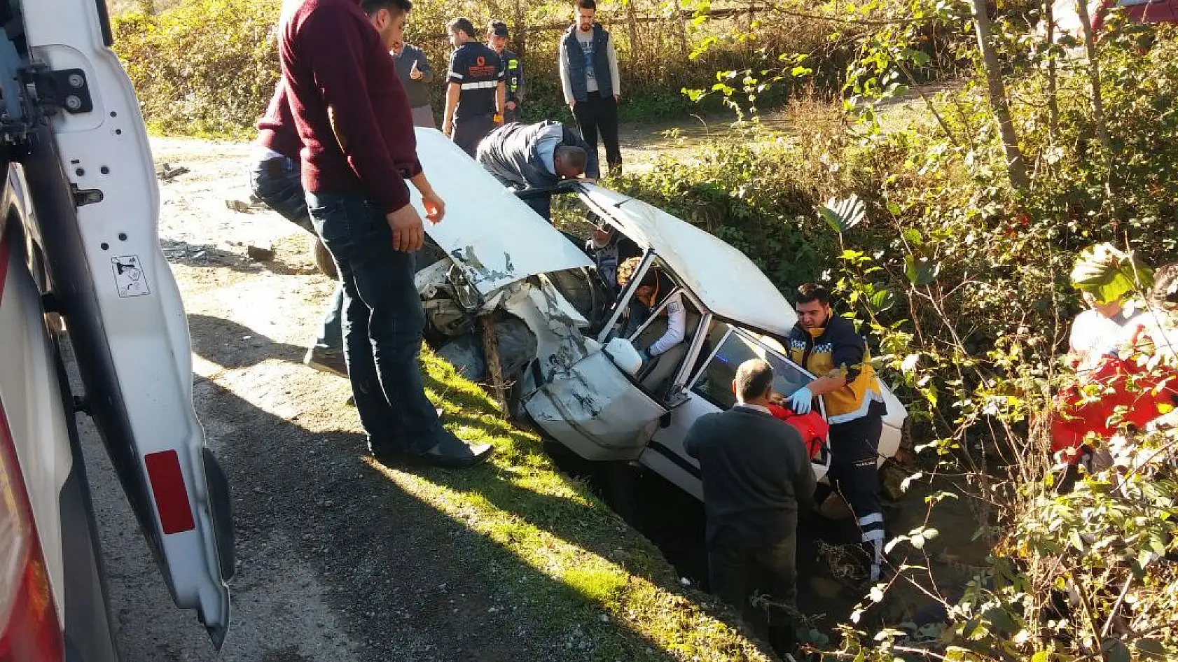 Köprü üzerinde çarpıştılar, 4 yaralı