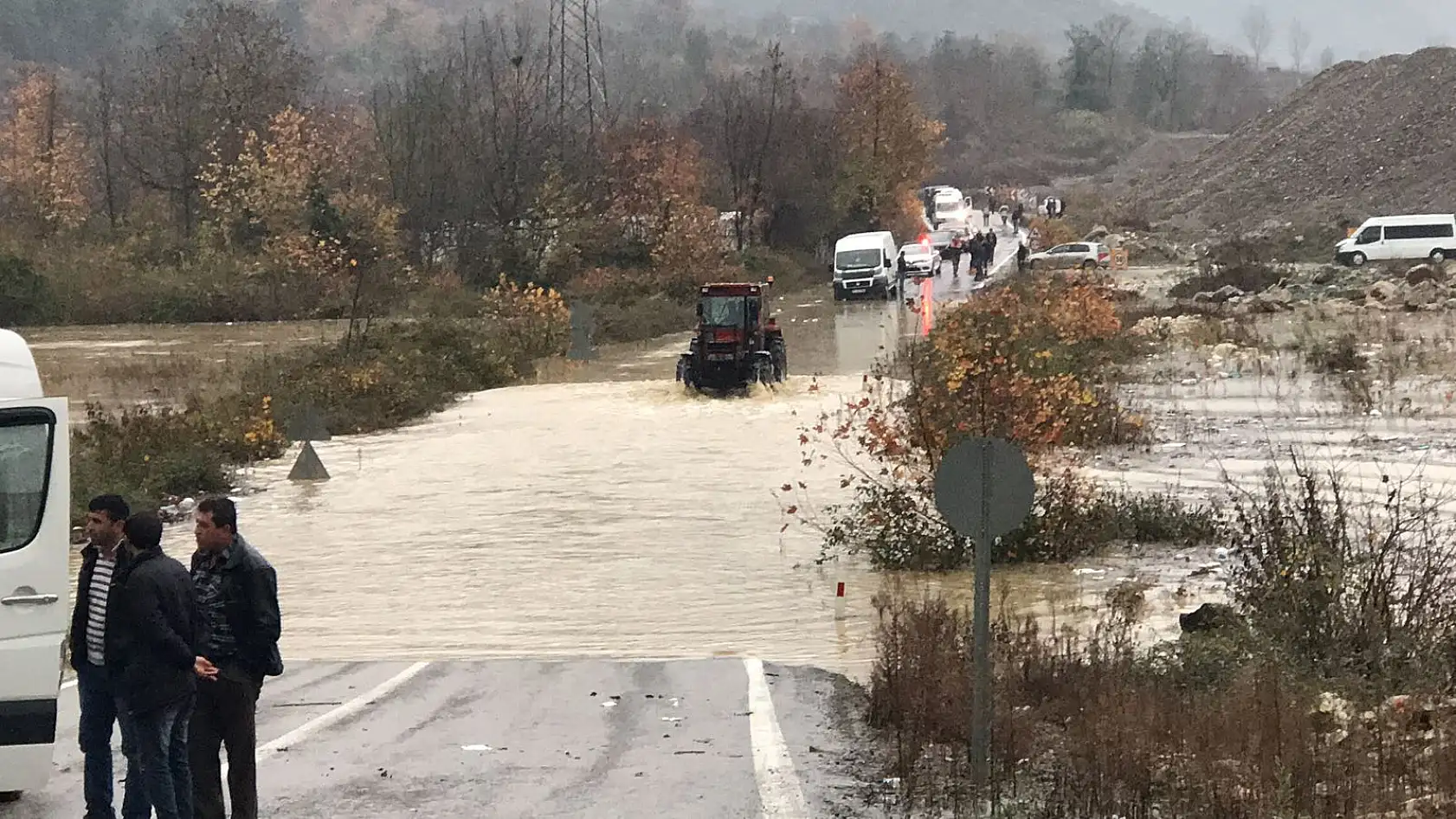 Kozcağız Kumluca yolu ulaşıma kapandı