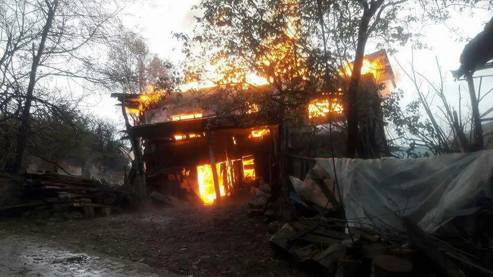 Kumluca'da Feci Yangın!