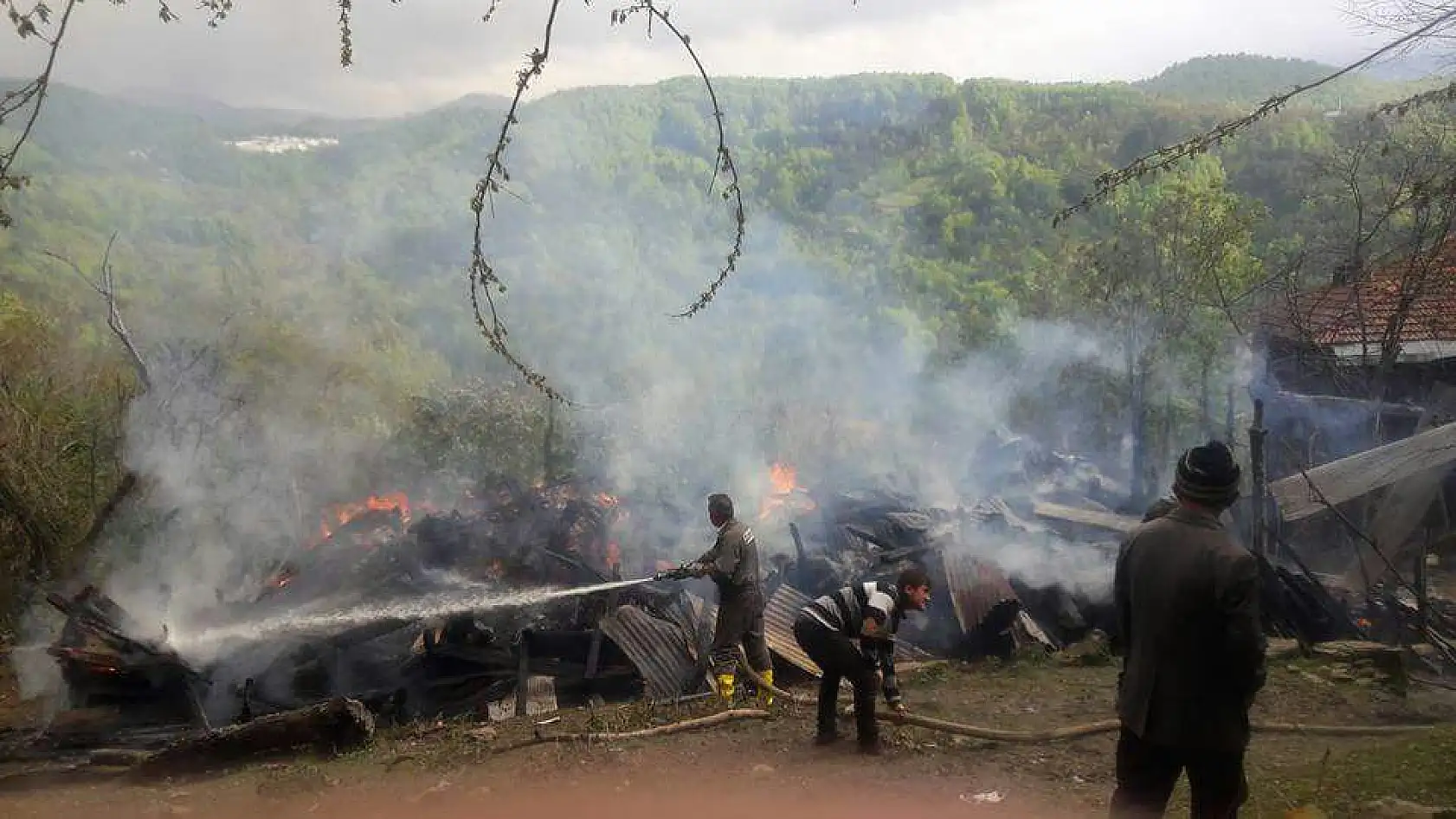 Kumluca'da Feci Yangın!
