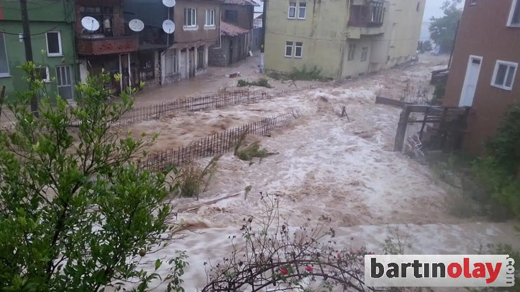 Kurucaşile'de dereler taştı