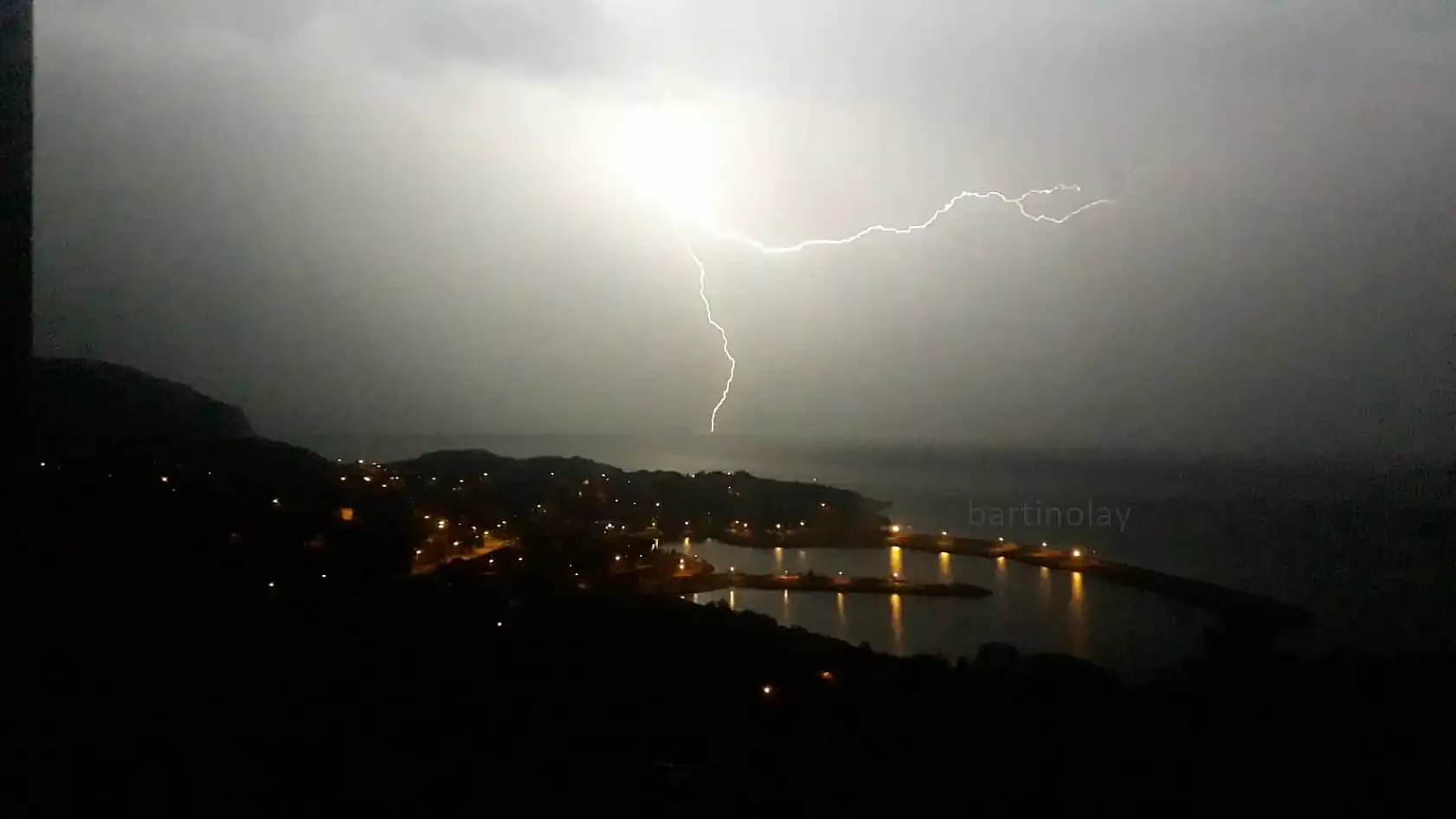 Kurucaşile semalarında şimşek resitali