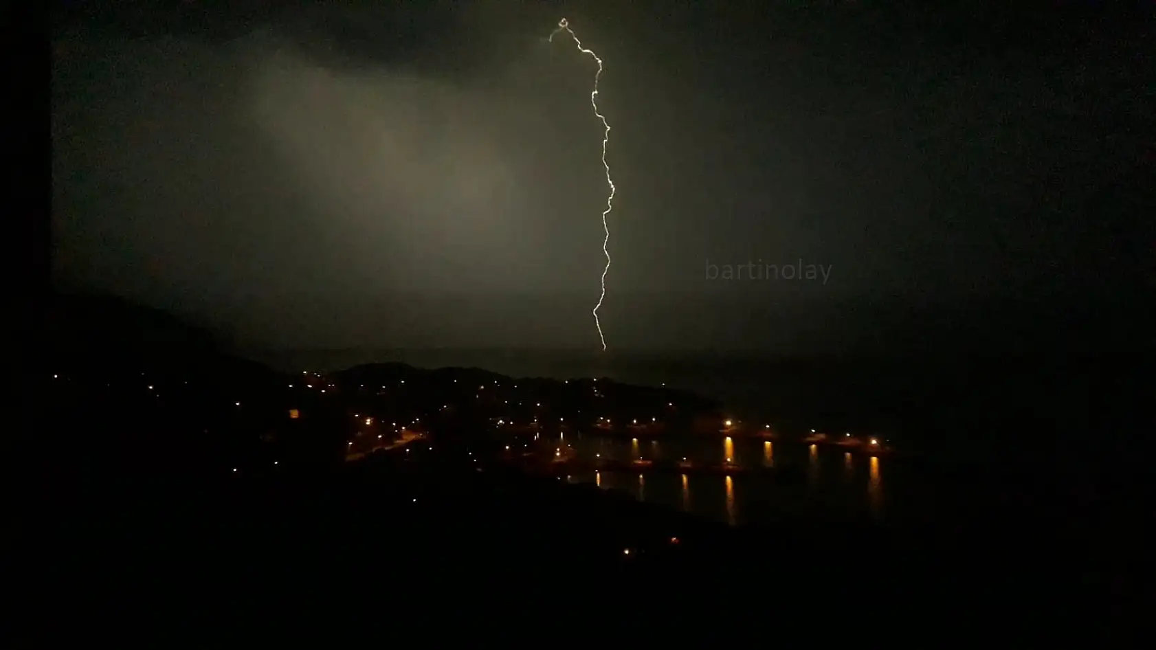 Kurucaşile semalarında şimşek resitali