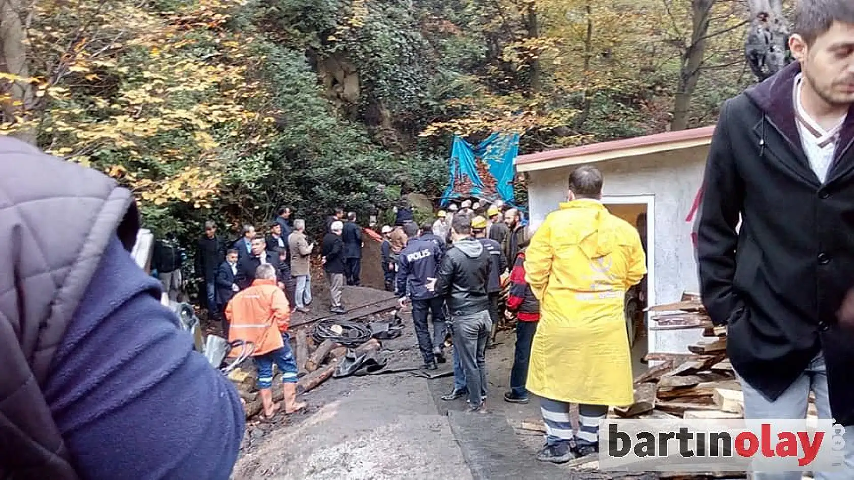 Maden ocağında patlama, 3 işçi mahsur