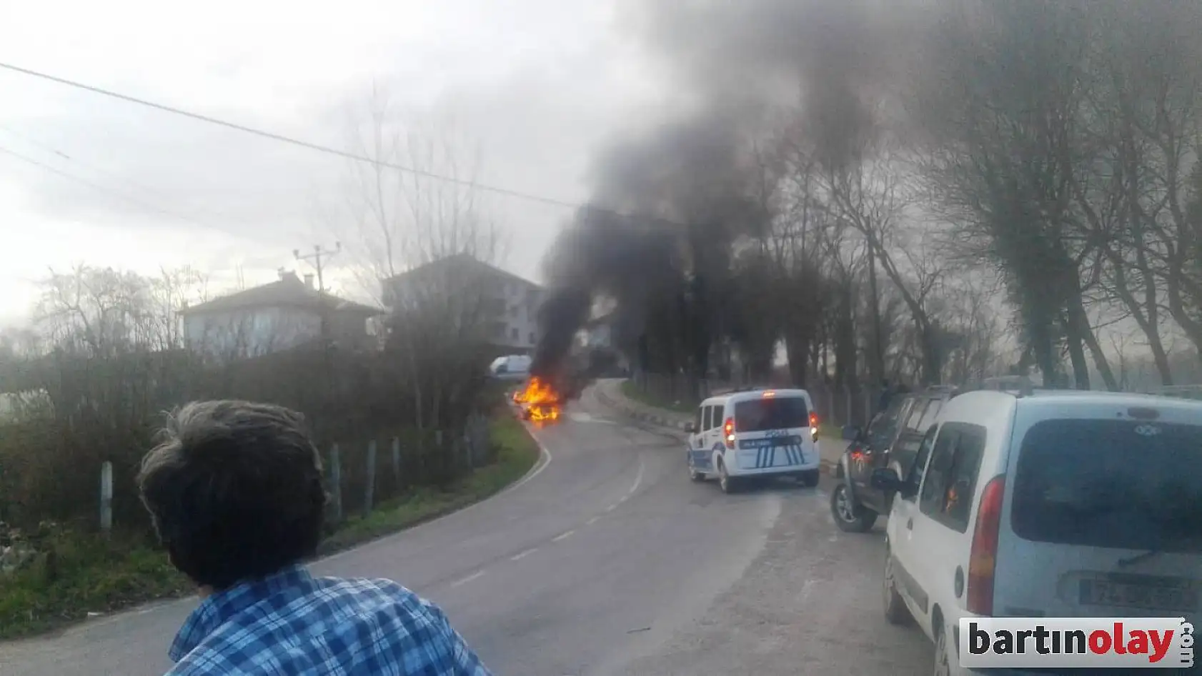 Otomobil alev topuna döndü