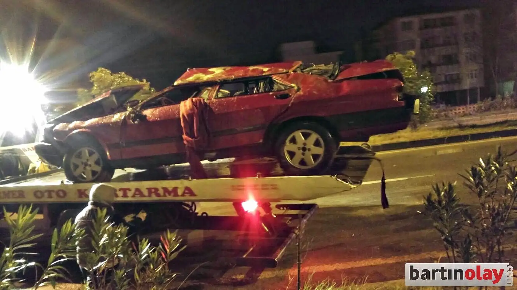 Otomobil alt yola devrildi, 1 ölü