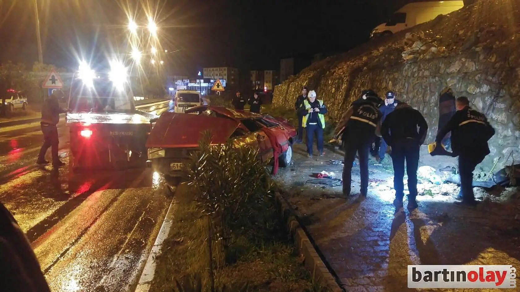 Otomobil alt yola devrildi, 1 ölü