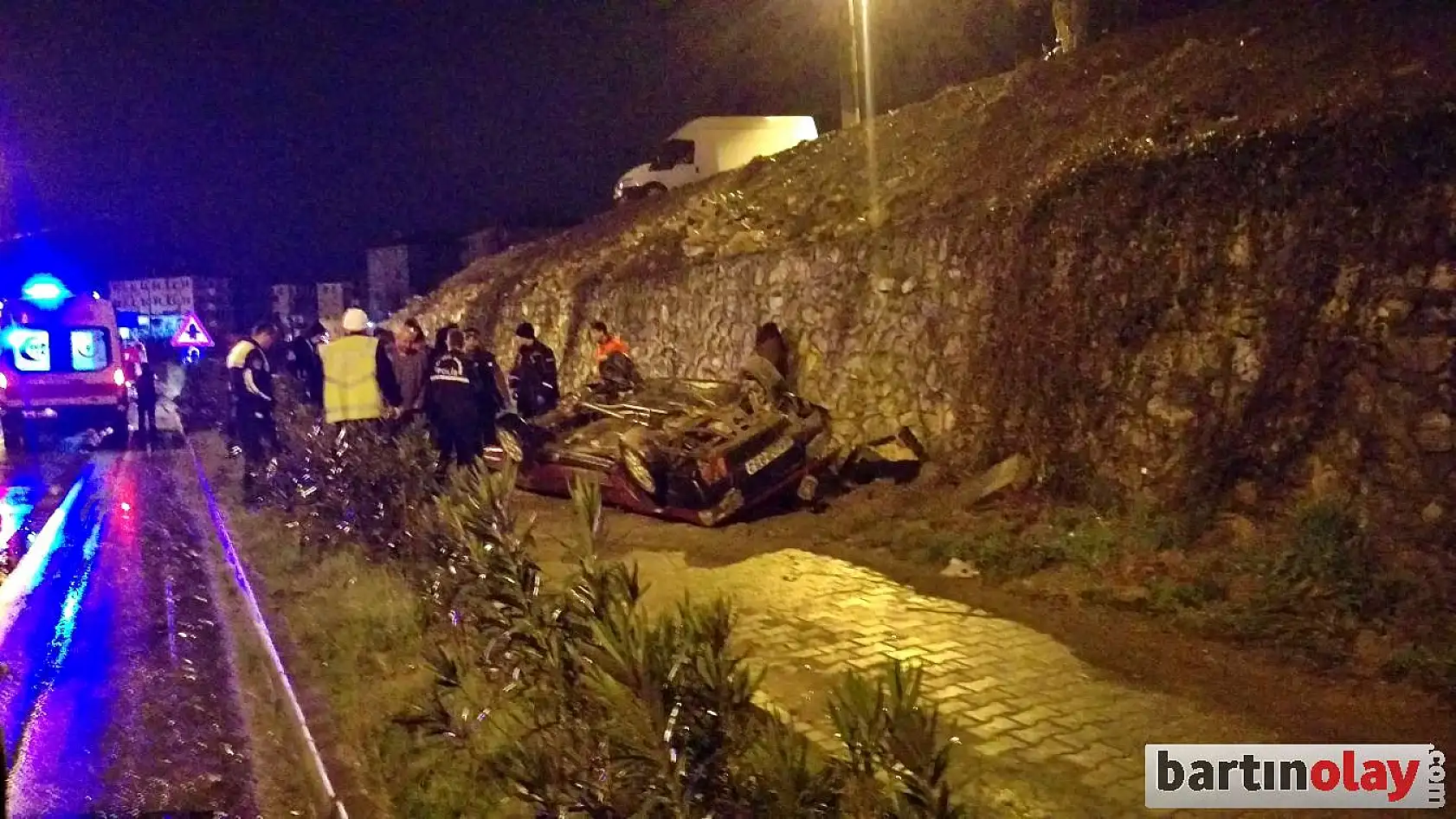 Otomobil alt yola devrildi, 1 ölü