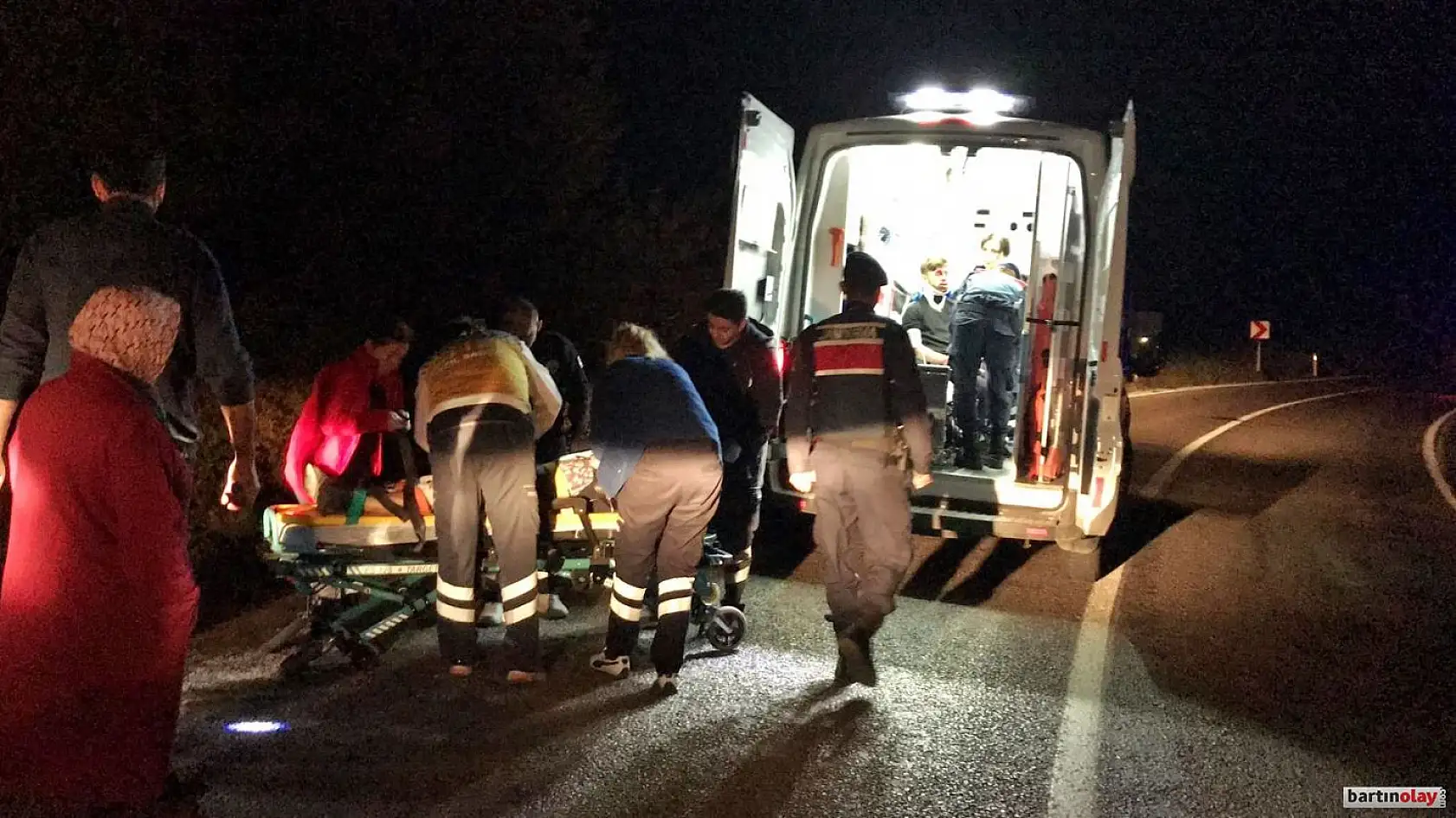 Otomobil ata çarptı, 2 yaralı