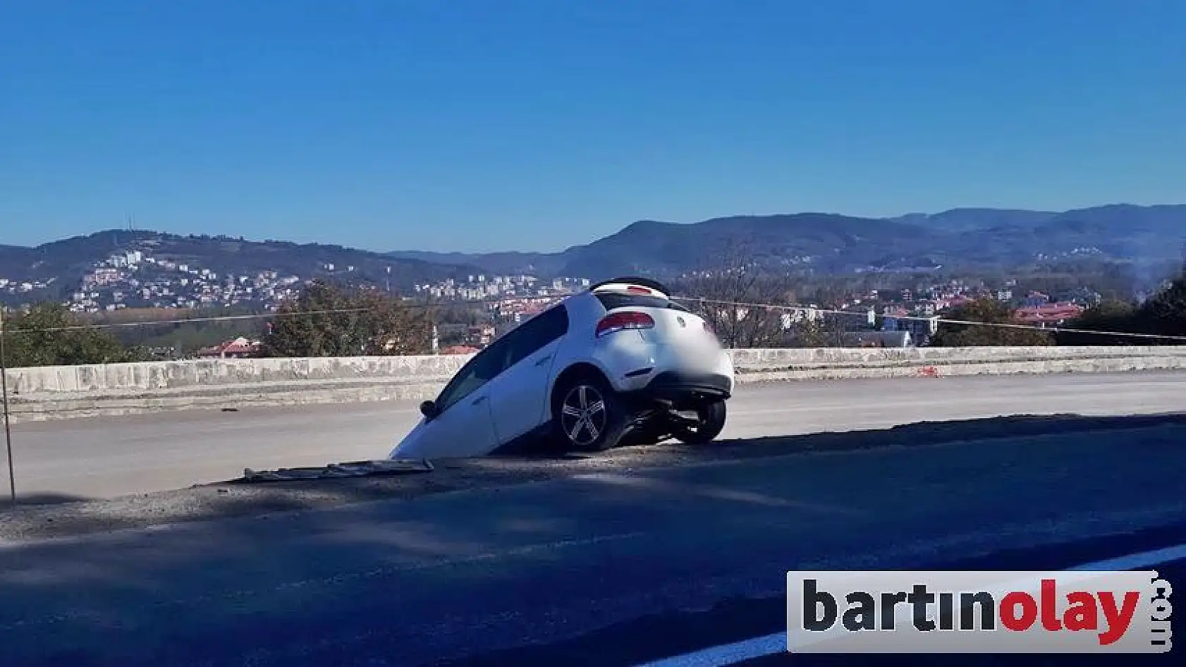 Otomobil bu şekilde kaldı