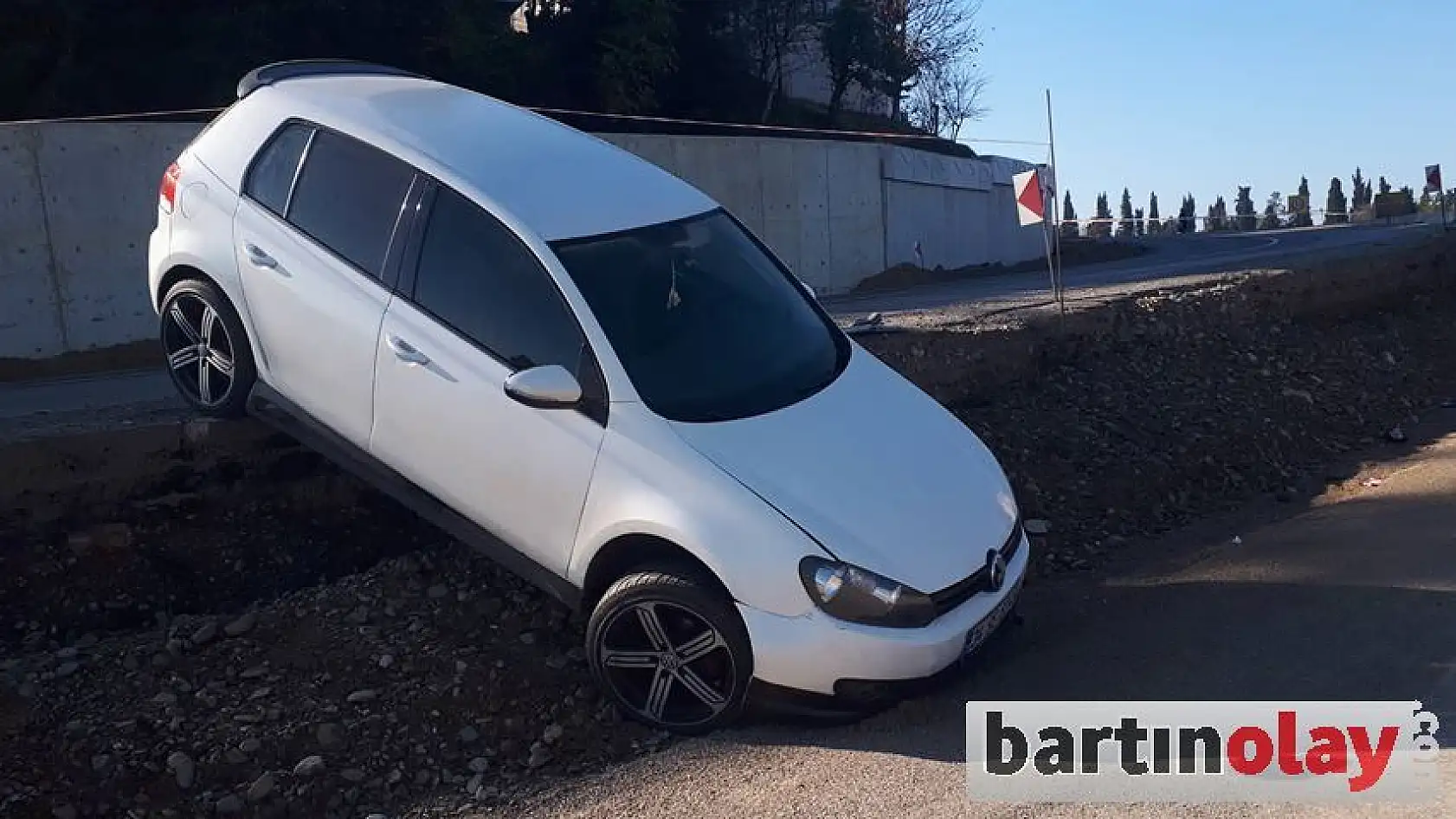 Otomobil bu şekilde kaldı