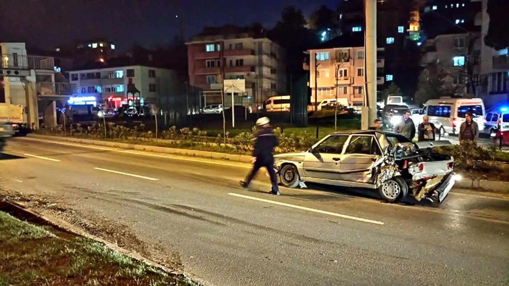 Otomobil hurdaya döndü