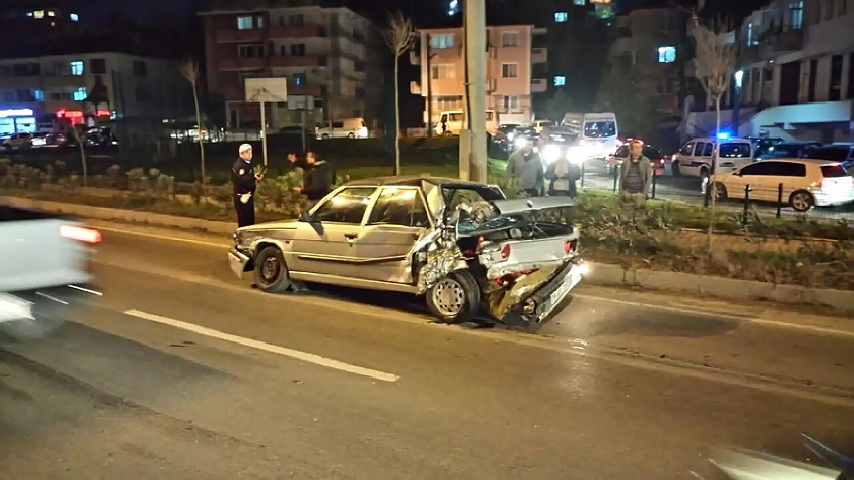 Otomobil hurdaya döndü