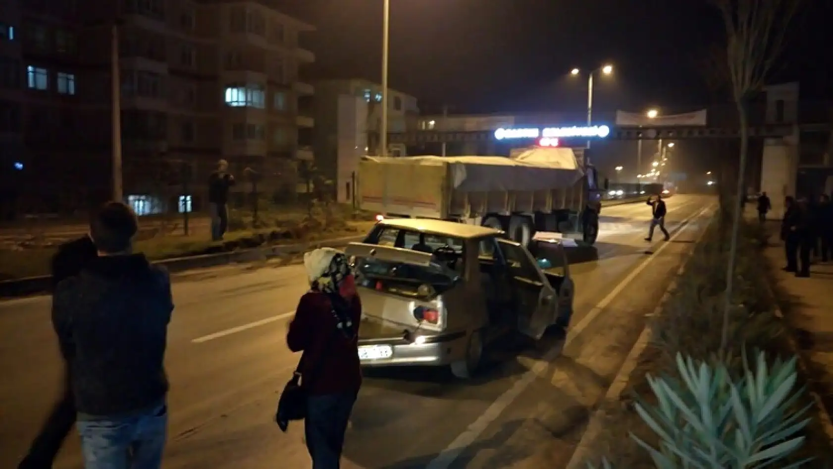 Otomobil hurdaya döndü