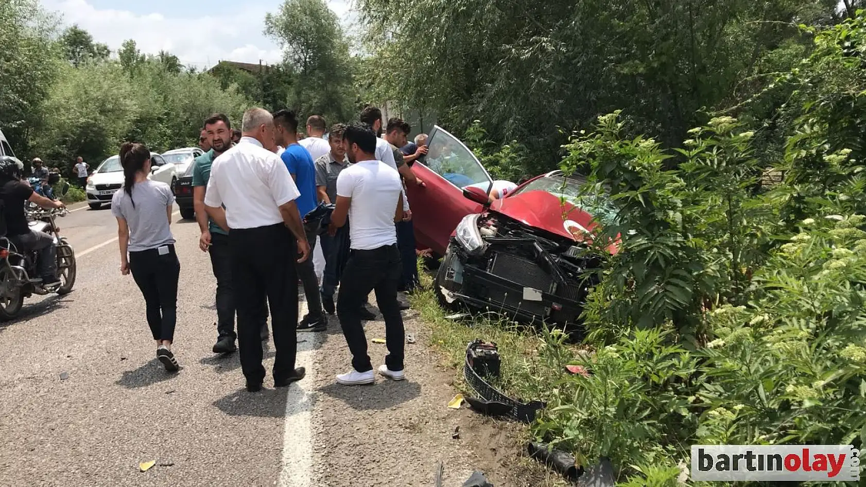 Otomobil ile çarpışan tır şarampole devrildi