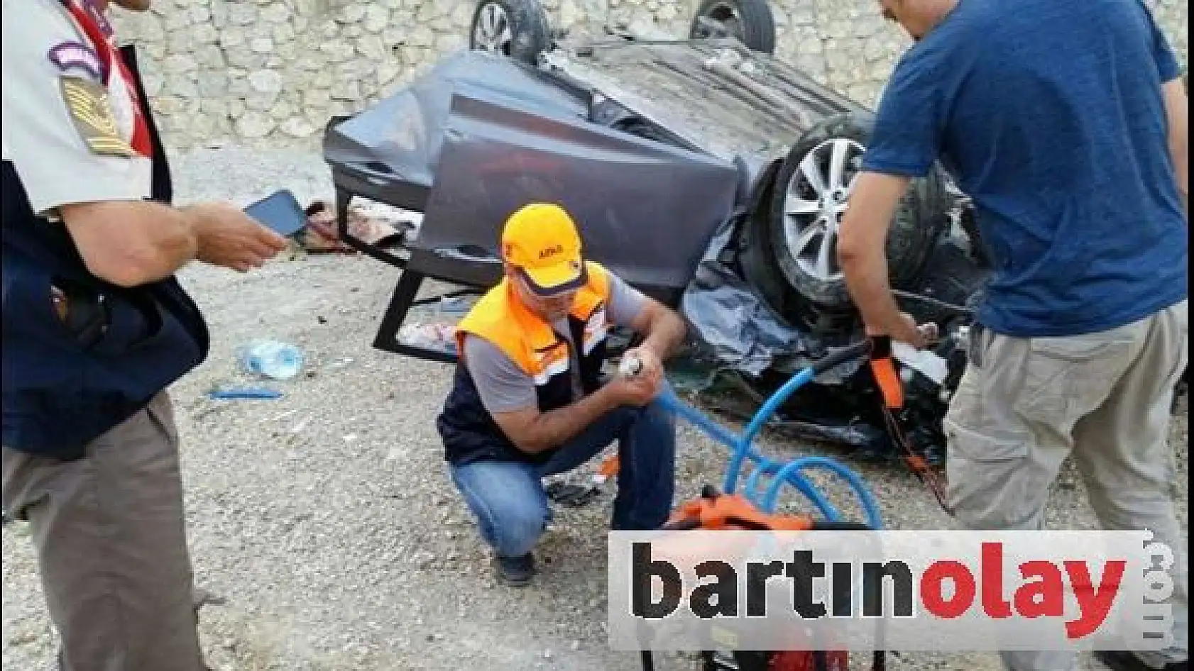 Otomobil şarampole devrildi, 4 yaralı