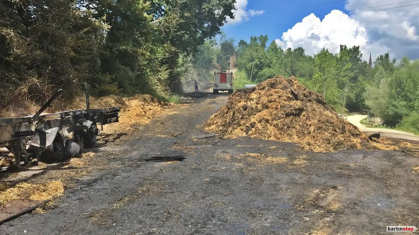 Saman yüklü TIR cayır cayır yandı.