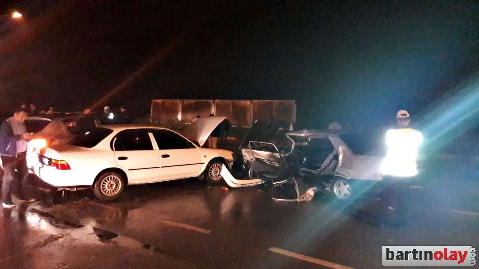 Sanayi çıkışında 3 araç çarpıştı