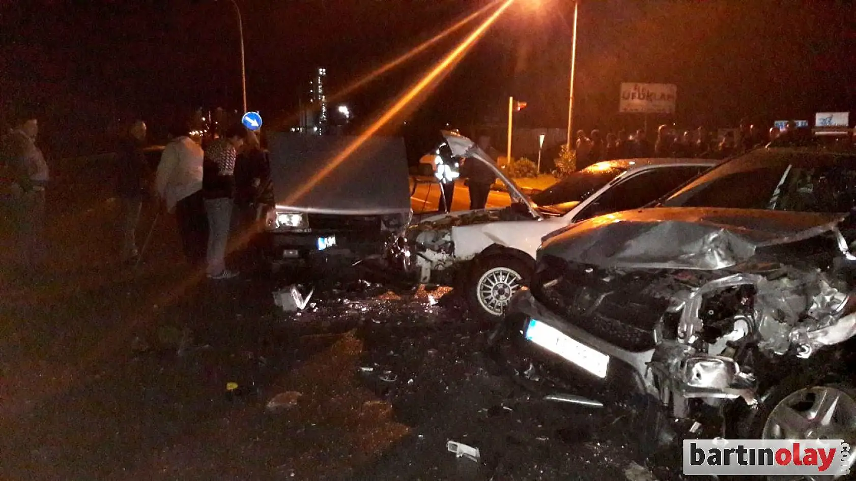 Sanayi çıkışında 3 araç çarpıştı