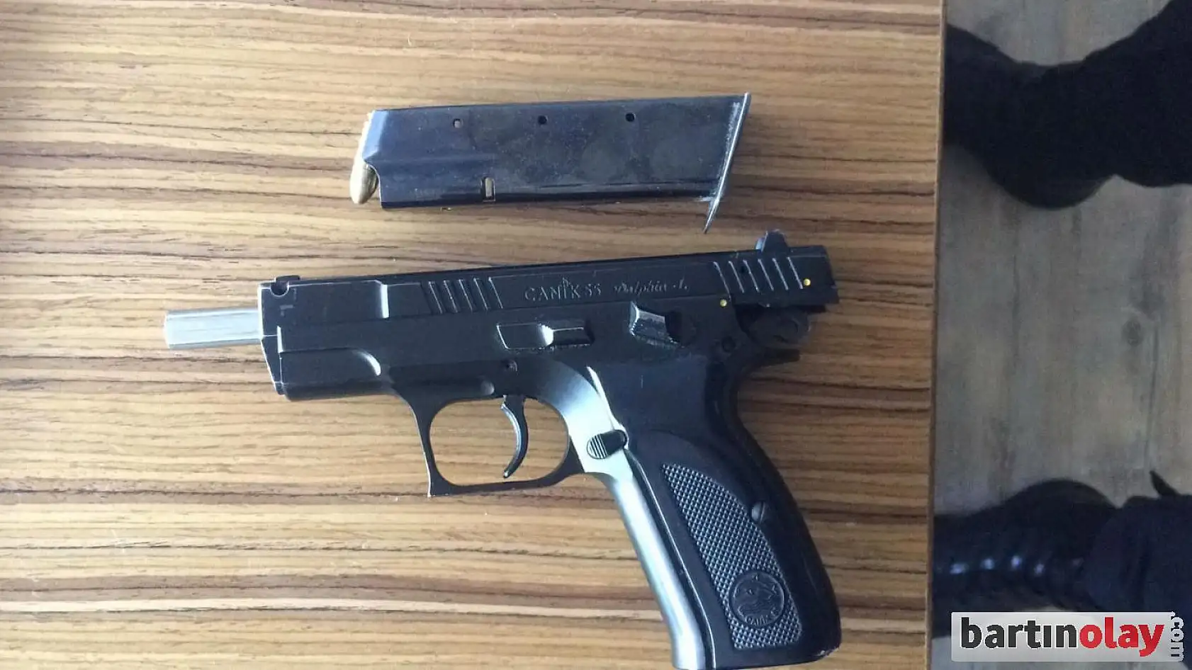 Silah ve uyuşturucu ele geçirildi