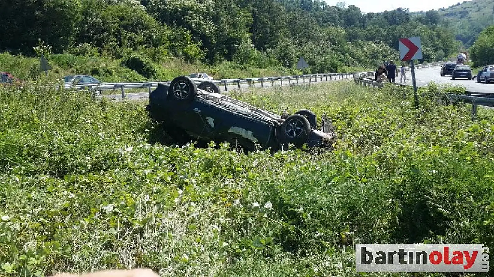 Takla atan otomobil ters döndü!