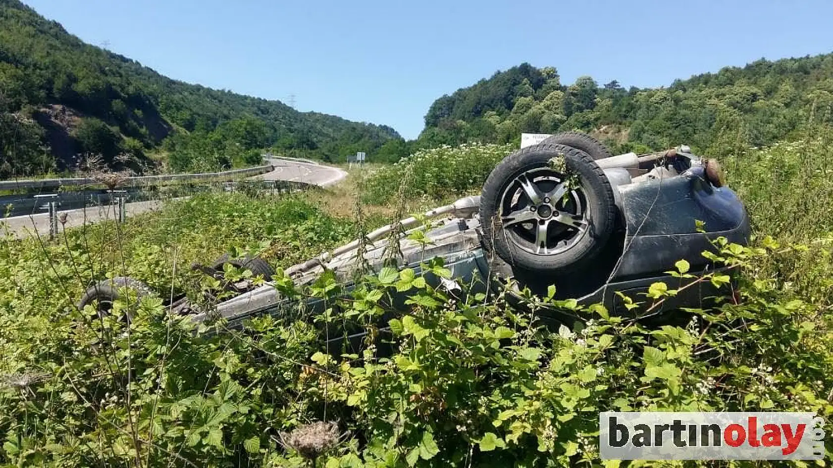 Takla atan otomobil ters döndü!