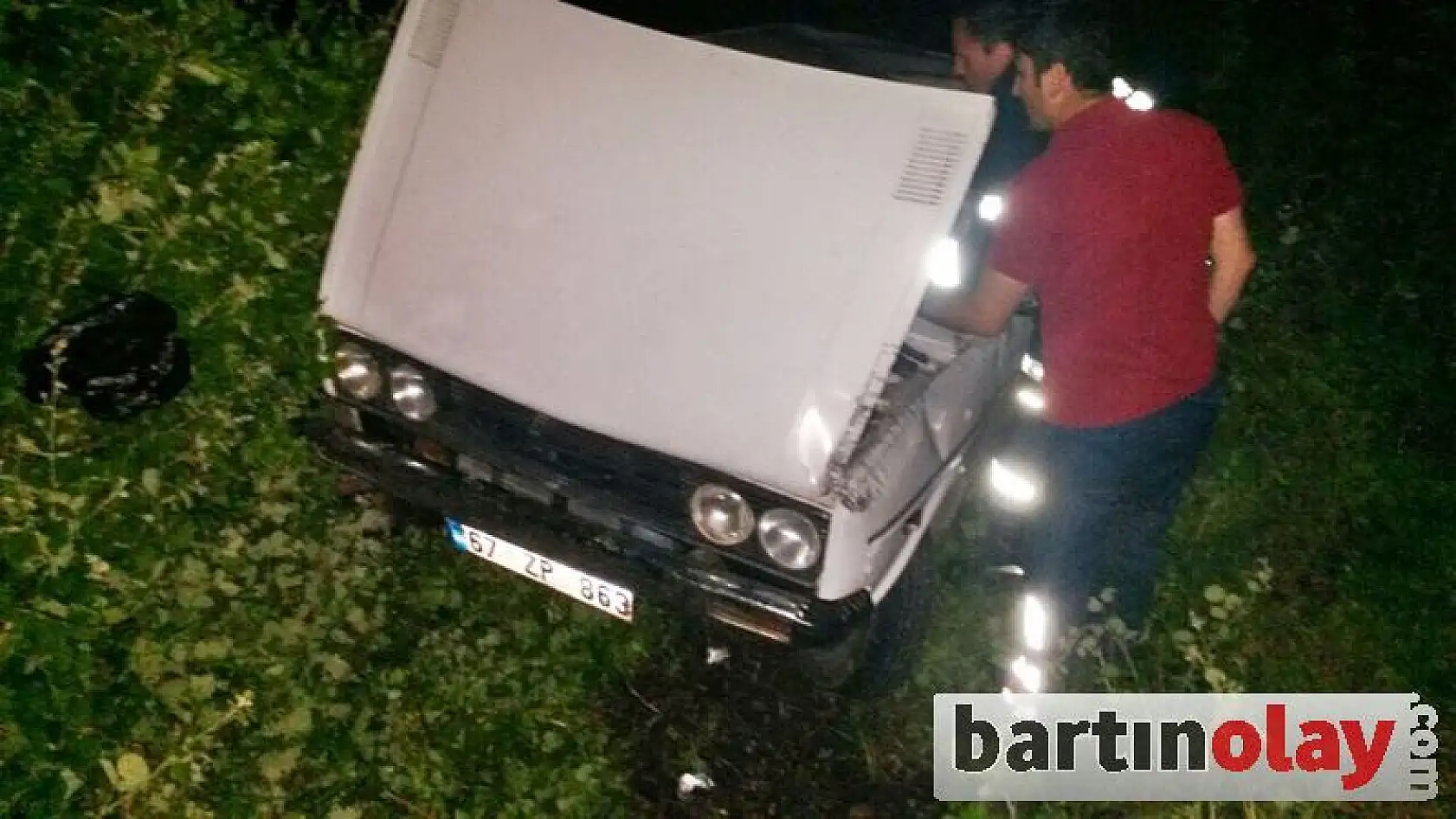 Takla atan otomobildeki sürücü sıkıştı