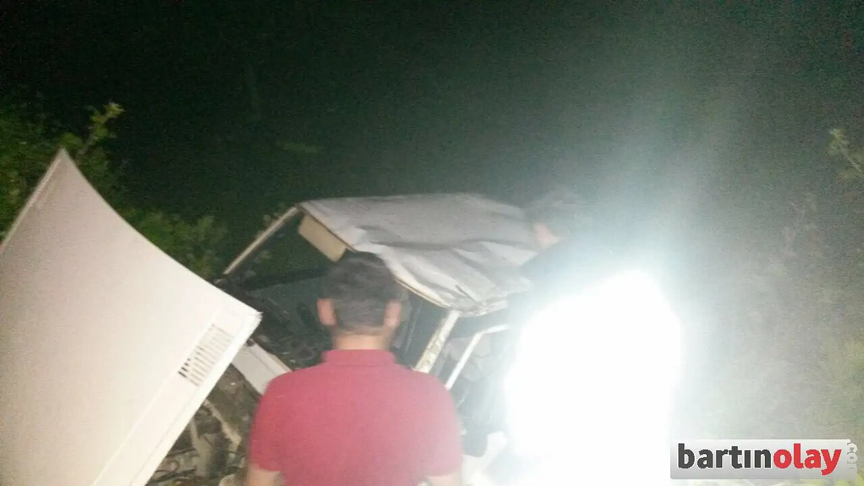 Takla atan otomobildeki sürücü sıkıştı