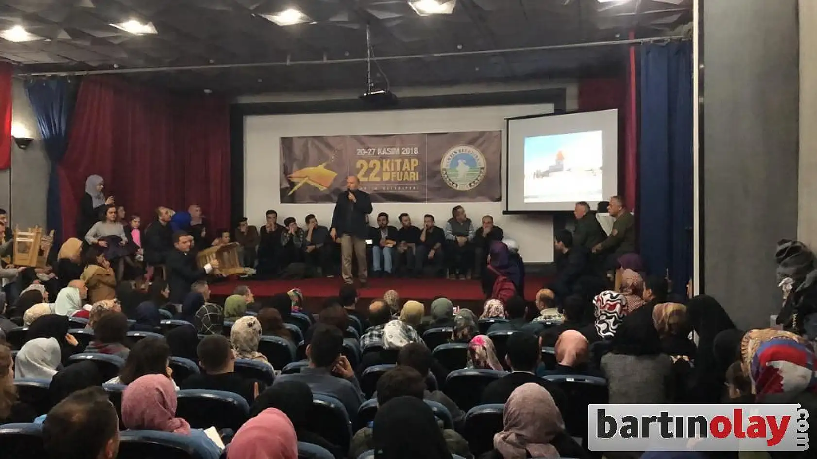 Talha Uğurluel konferansında izdiham 