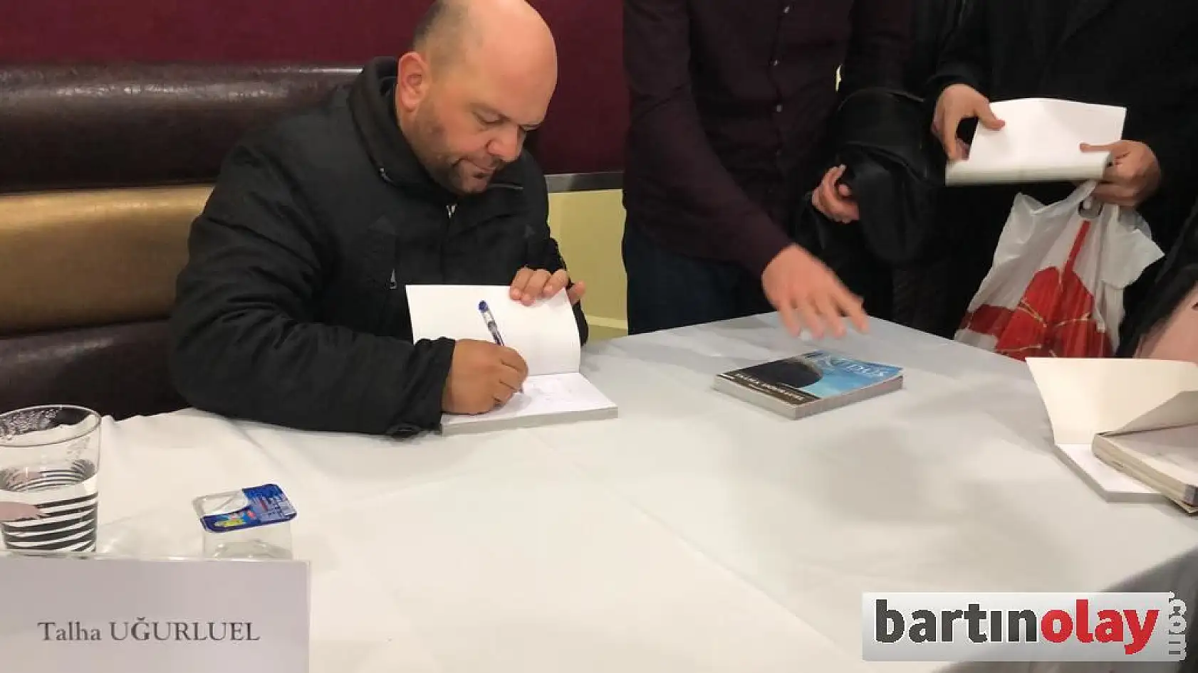 Talha Uğurluel konferansında izdiham 