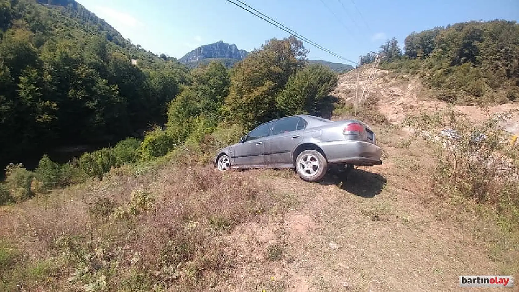 Uçurumun kenarında kaldı