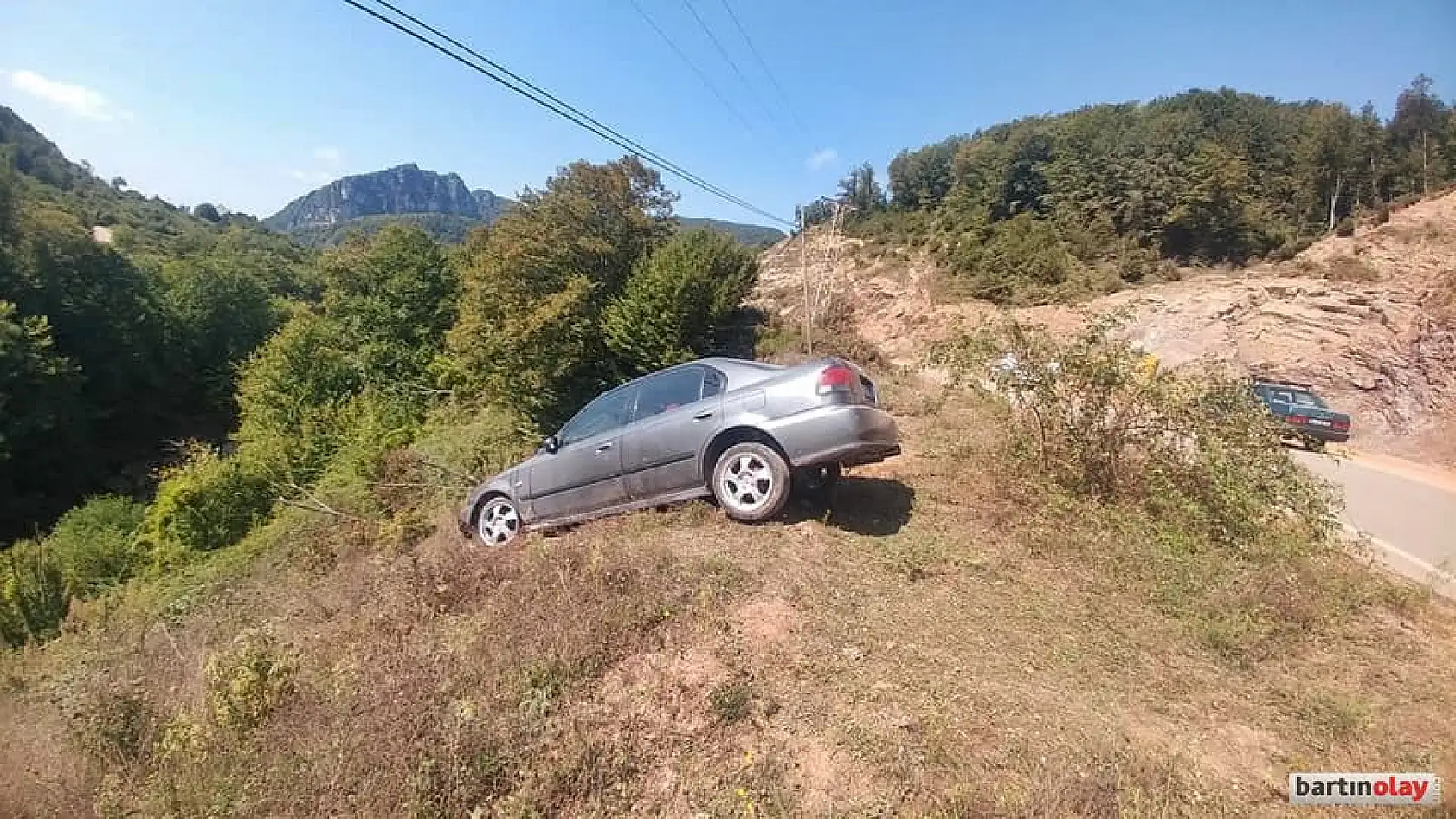 Uçurumun kenarında kaldı