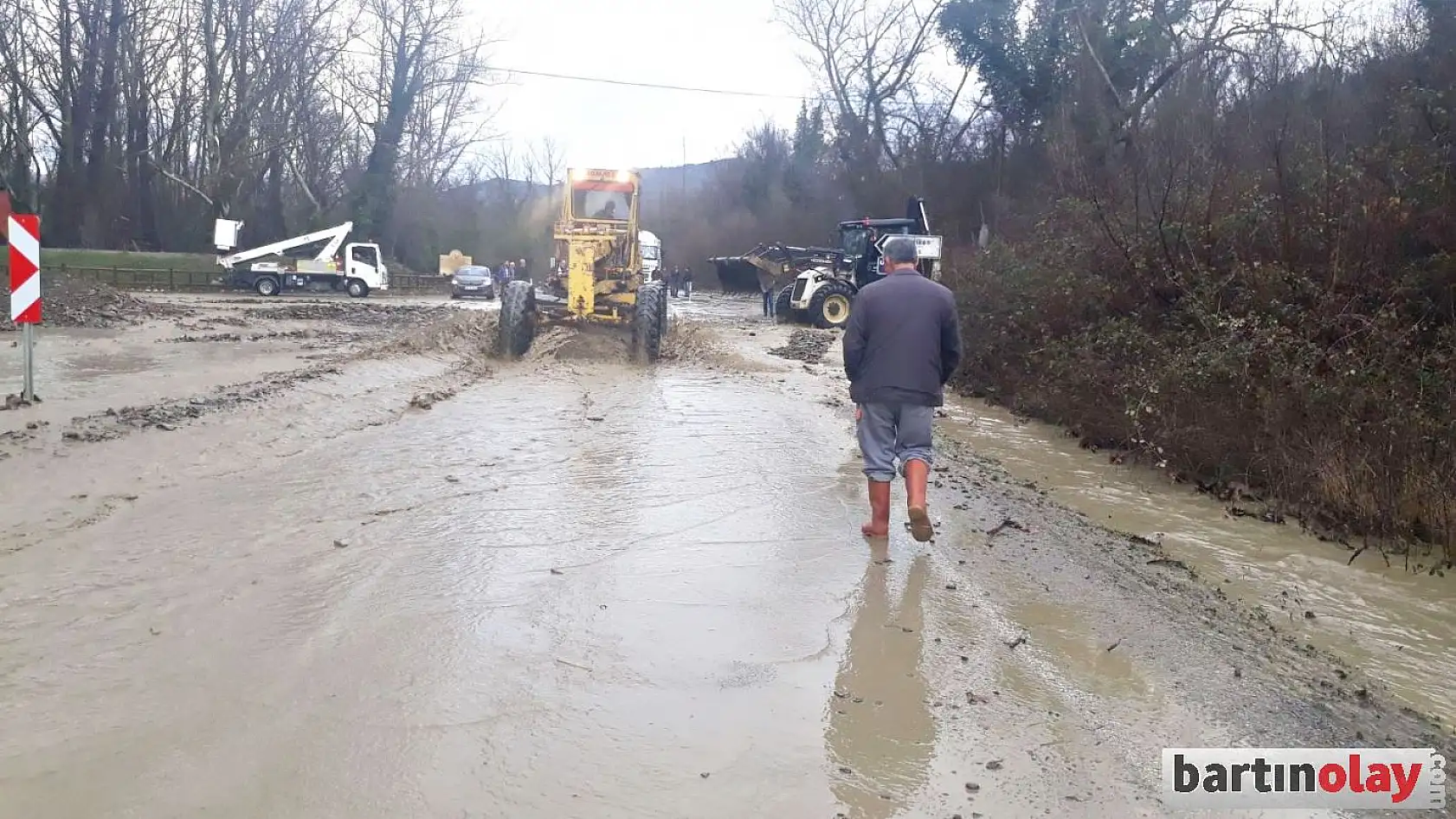 Ulus - Abdipaşa karayolunda su taşkını