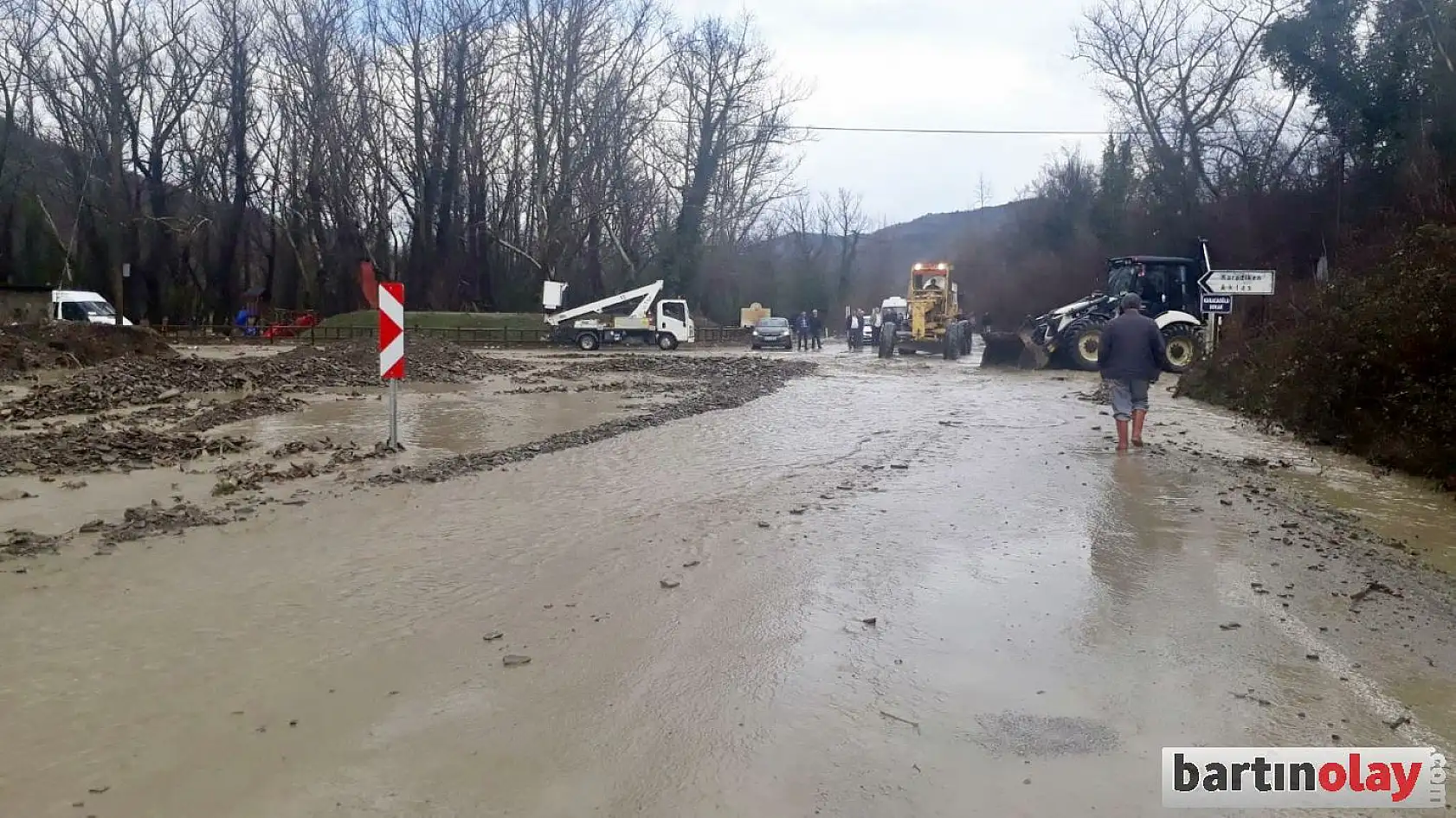 Ulus - Abdipaşa karayolunda su taşkını