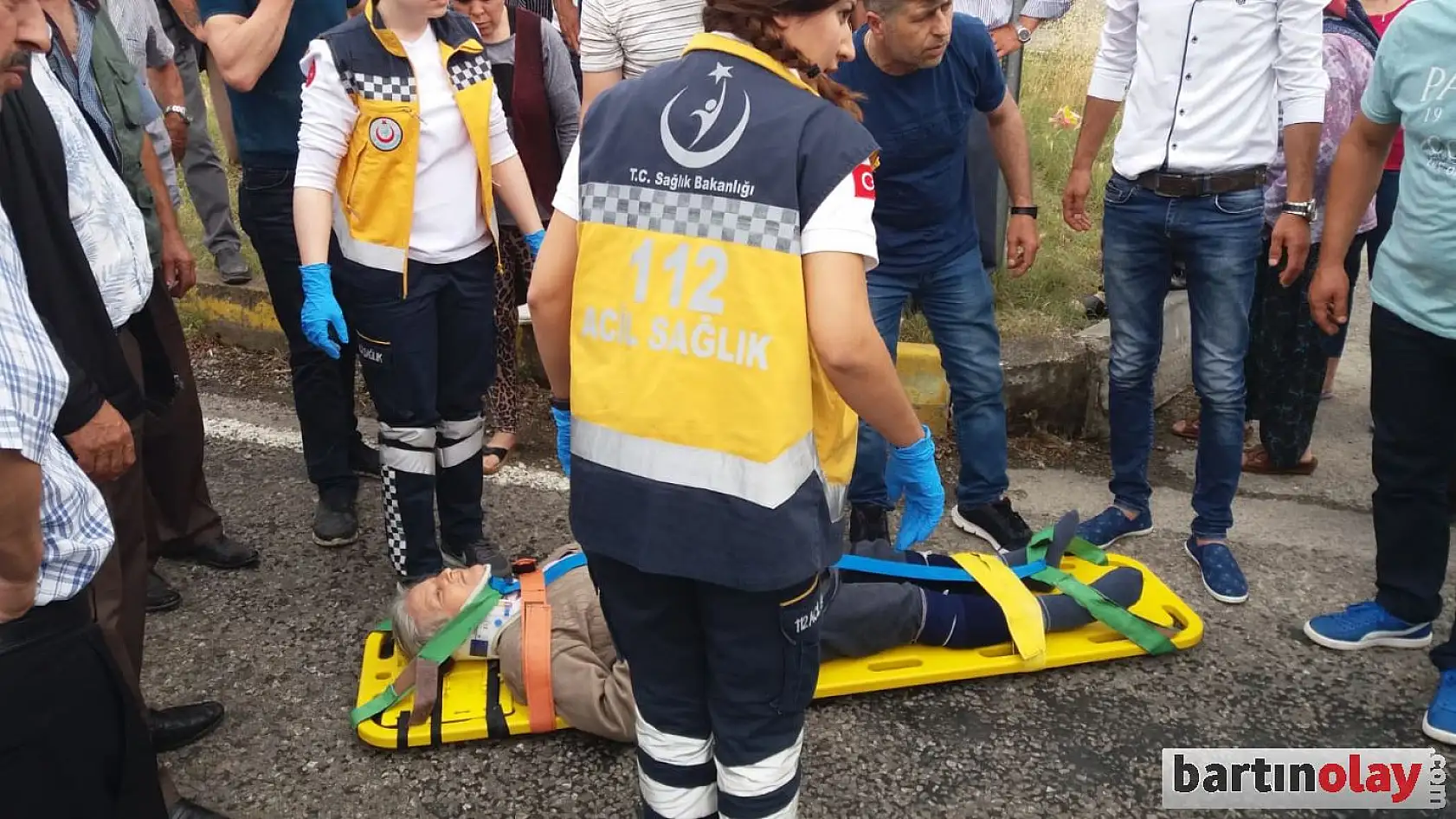 Yaşlı kadına otomobil çarptı