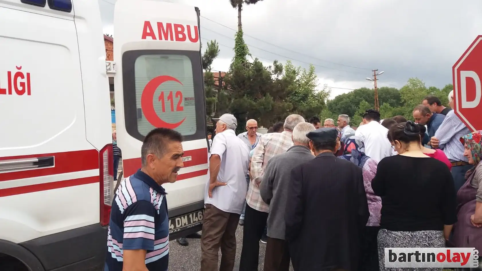 Yaşlı kadına otomobil çarptı