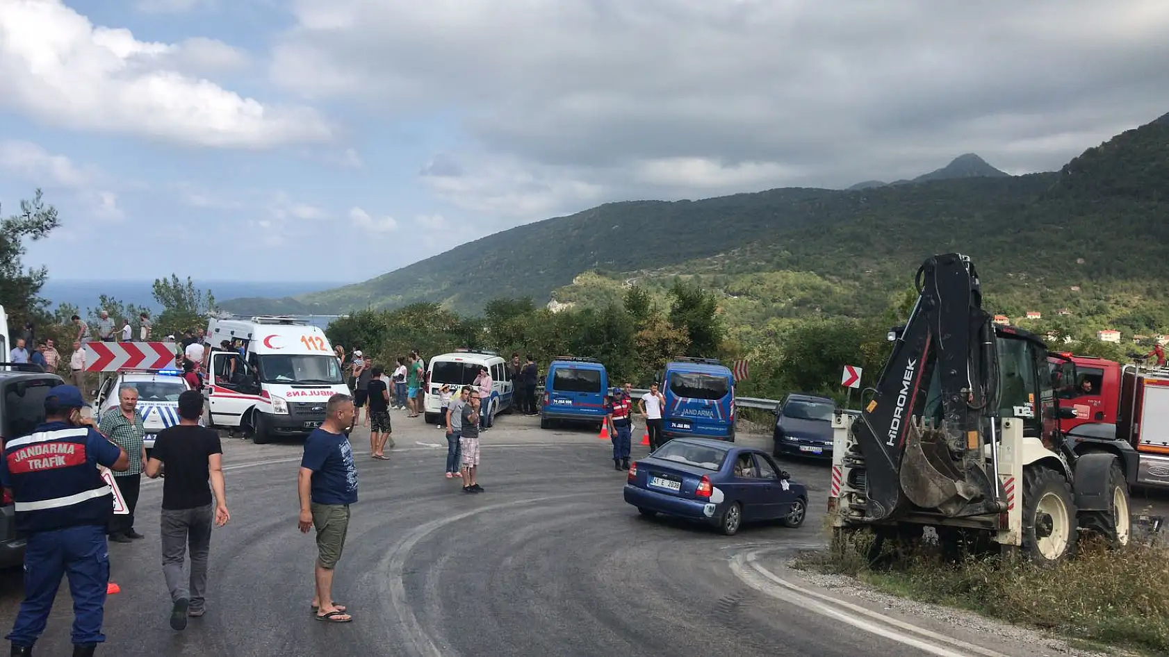 Yolcu minibüsü şarampole uçtu