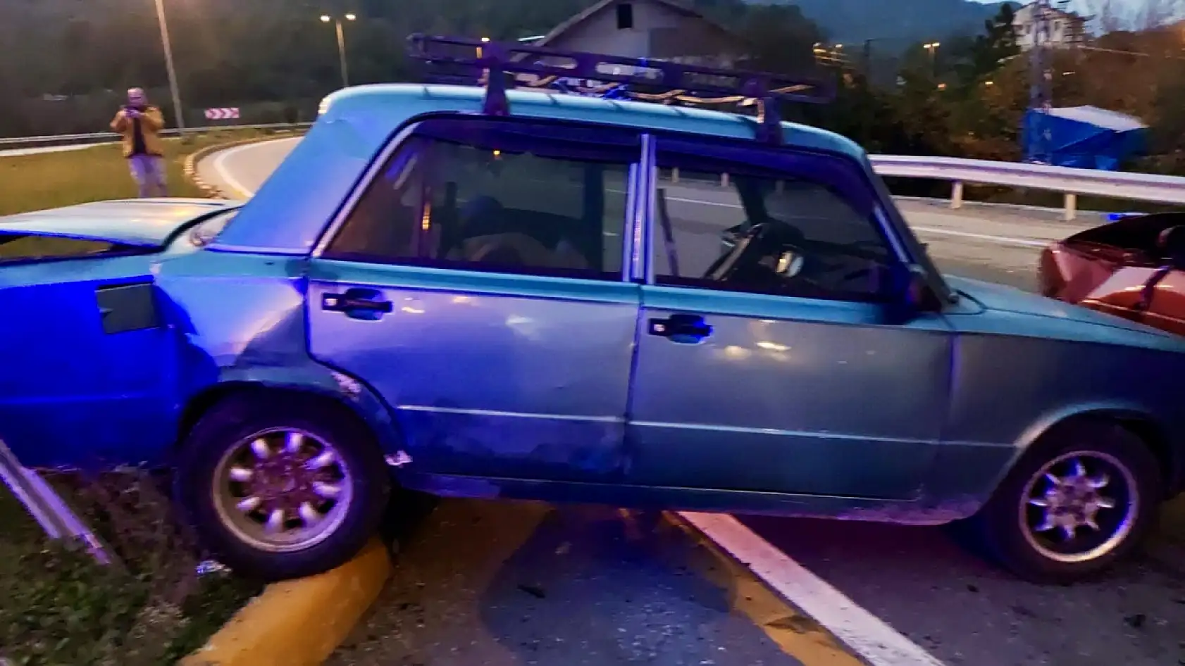 Karaçay'da iki araç çarpıştı