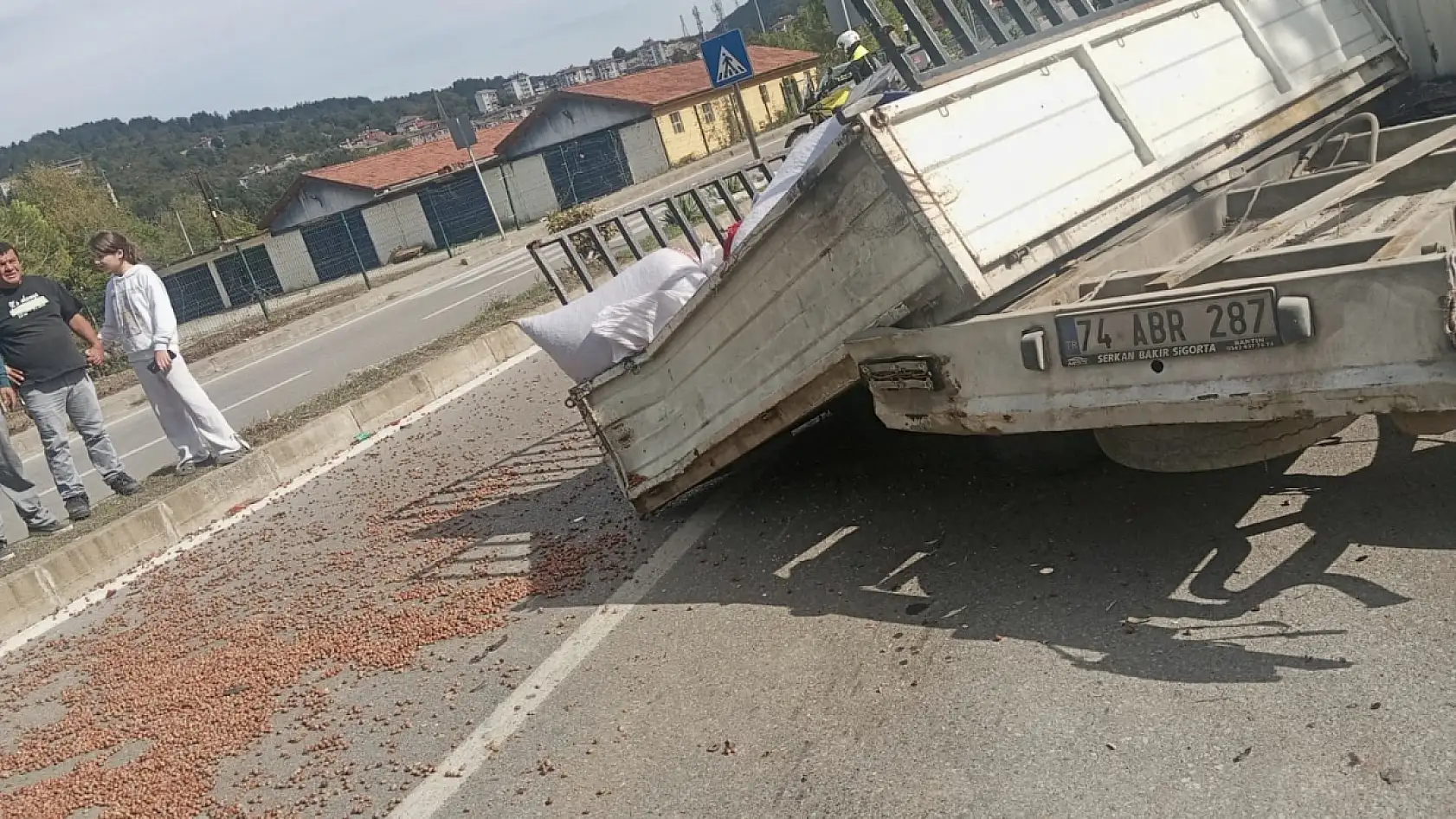 Hafriyat Kamyonu ile Kamyonet Çarpıştı