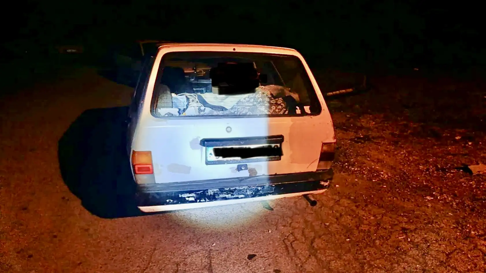 Kazada araçlardan biri şarampole uçtu