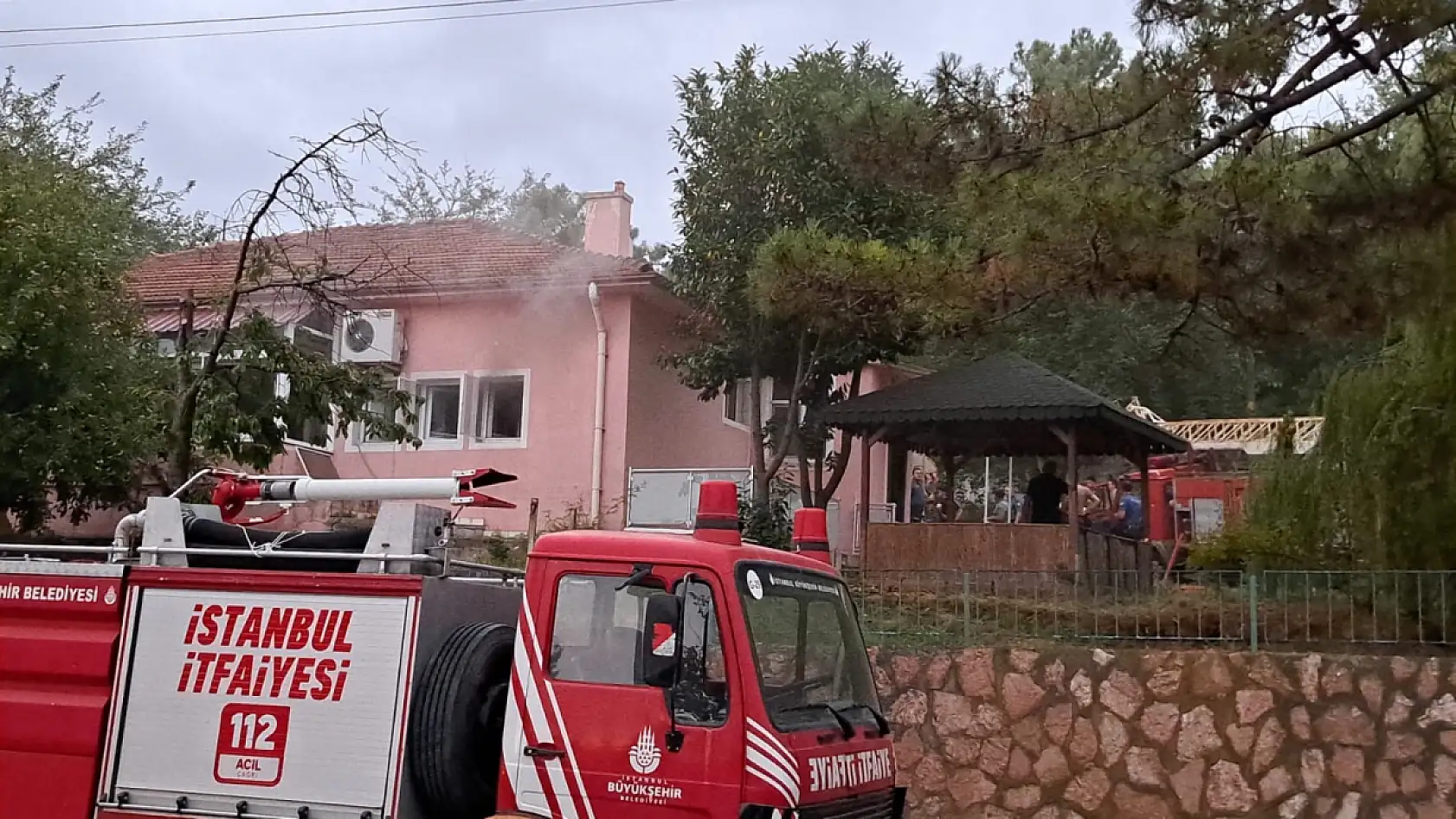 Son dakika, lojmandan dumanlar yükseldi