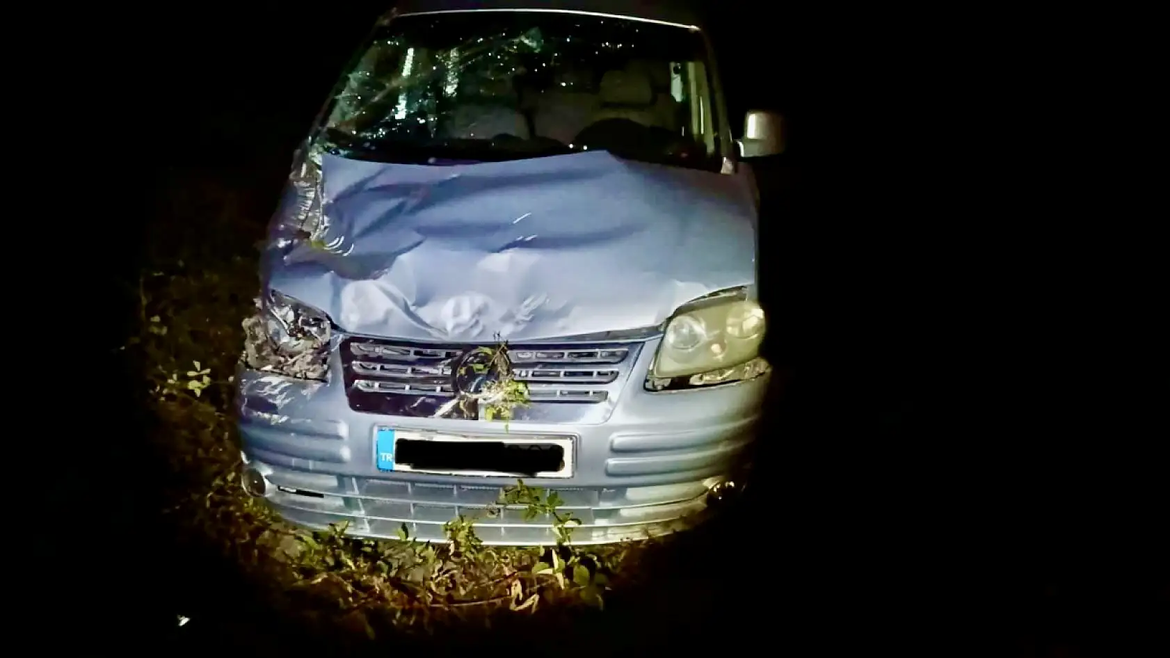 Kazada araçlardan biri şarampole uçtu