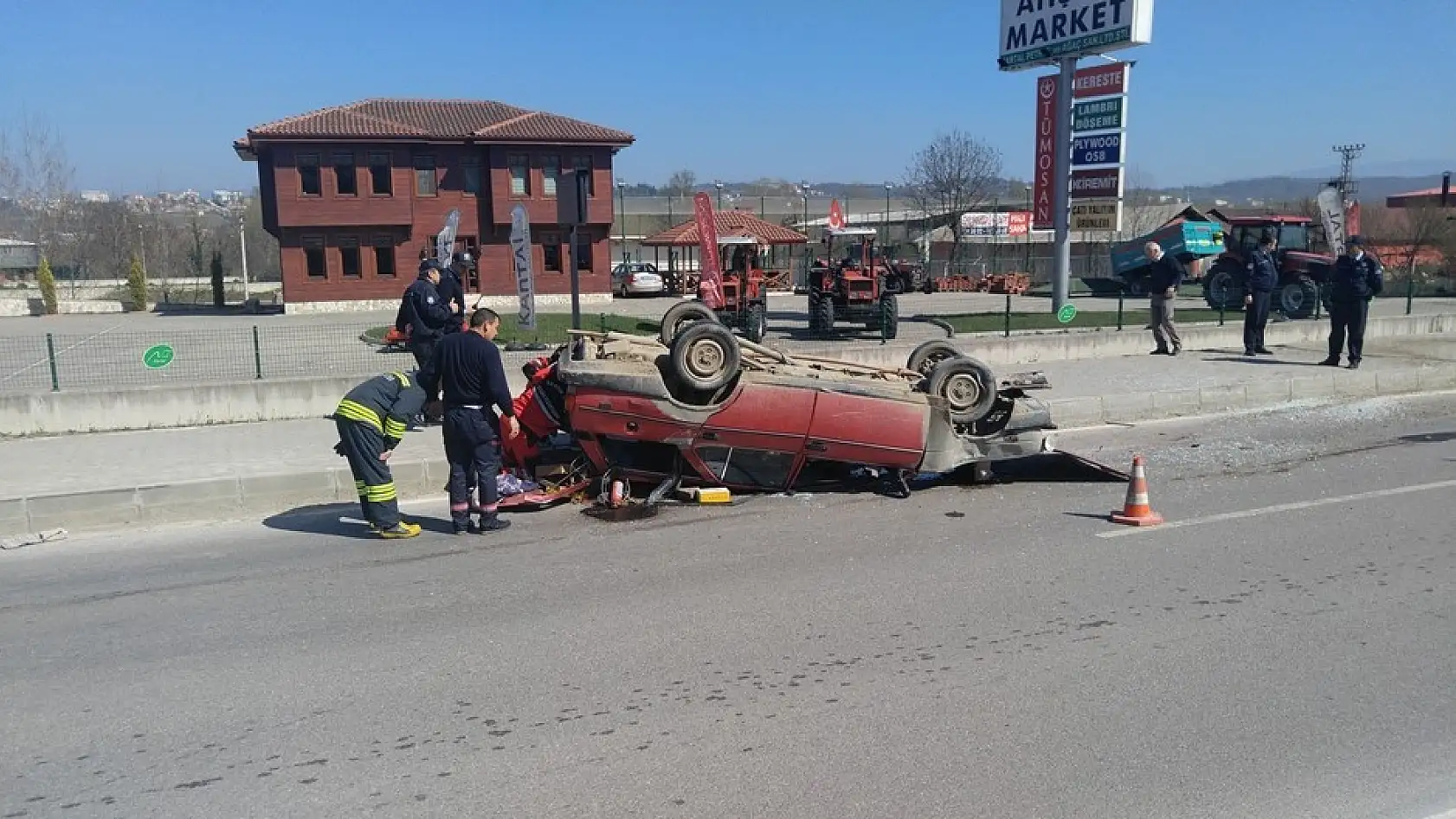 Bartın'da kazalar peş peşe, 4 yaralı