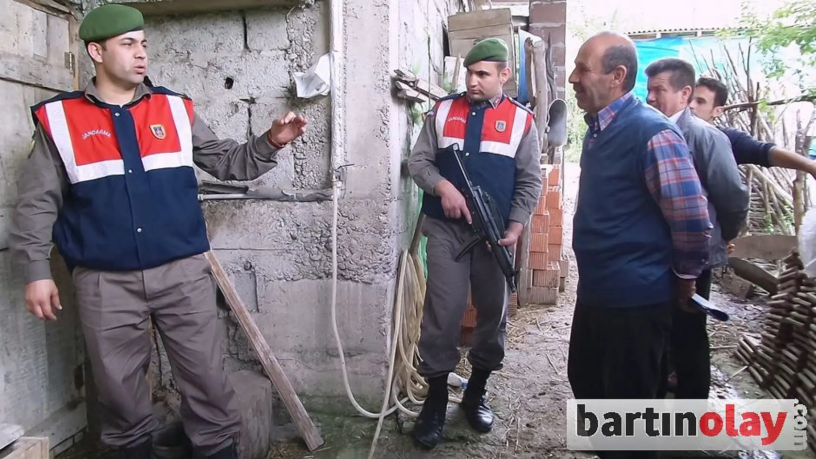 Jandarma köylüleri uyarıyor