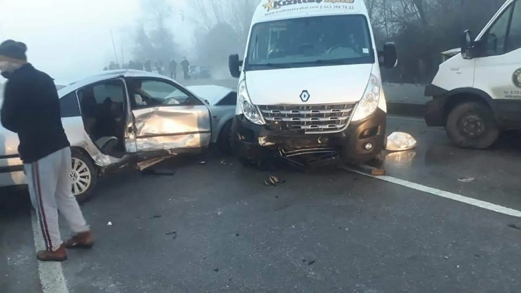 Zincirleme kazada 10 araç çarpıştı