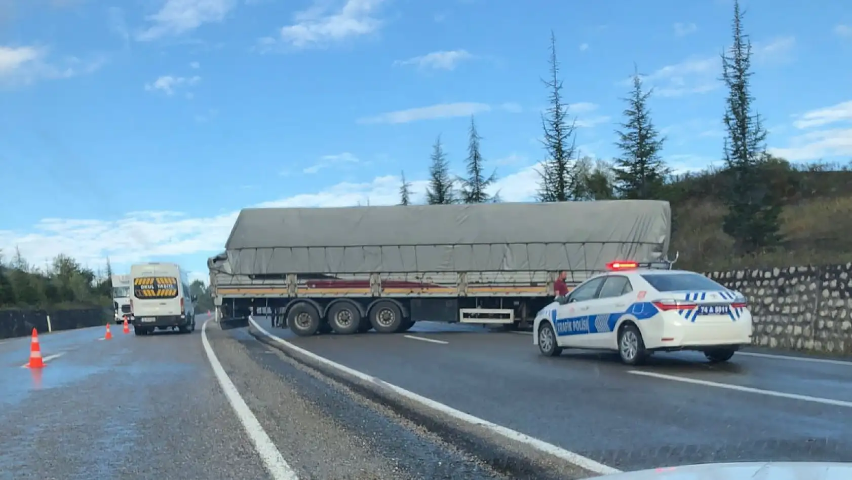 Akmanlar rampasında tır kazası