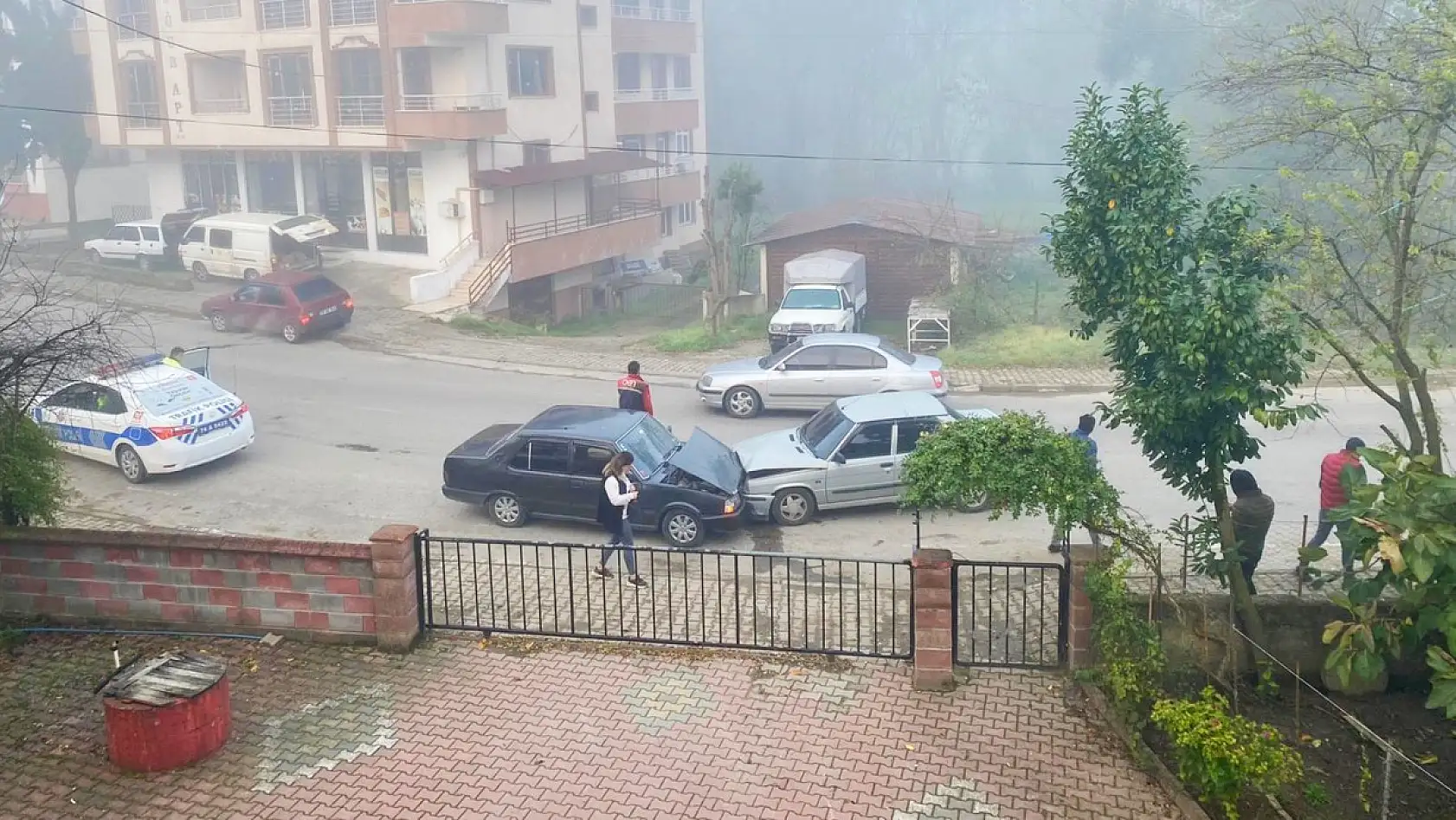 Kafa kafaya çarpıştılar