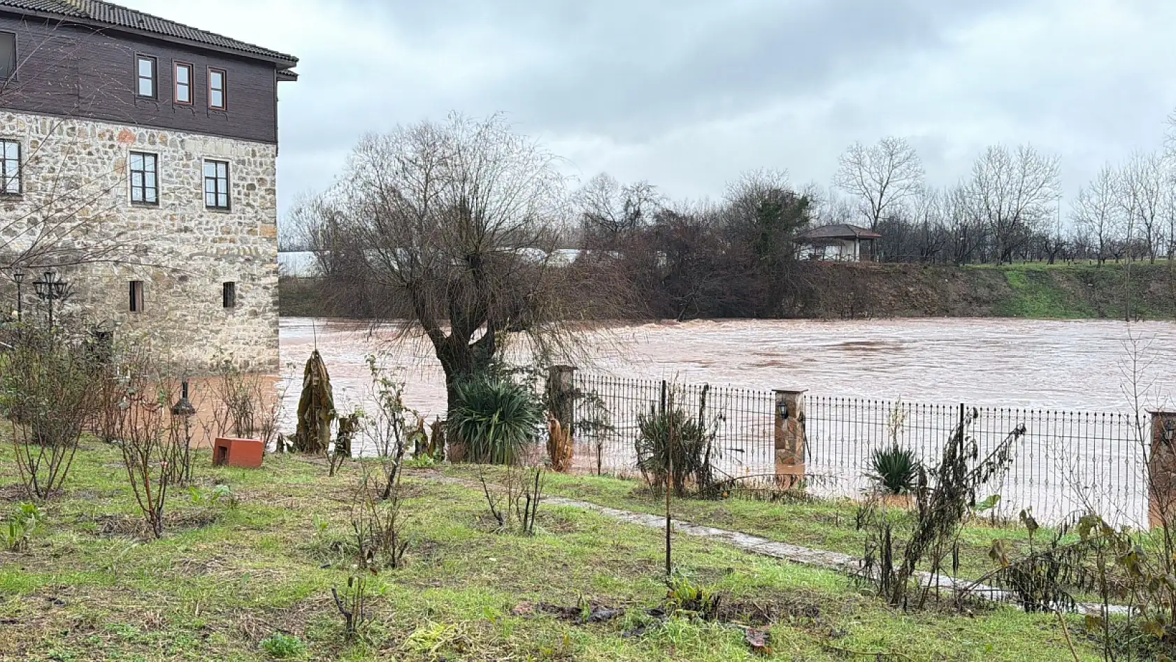 Karlar eridi, Bartın ırmağı taştı