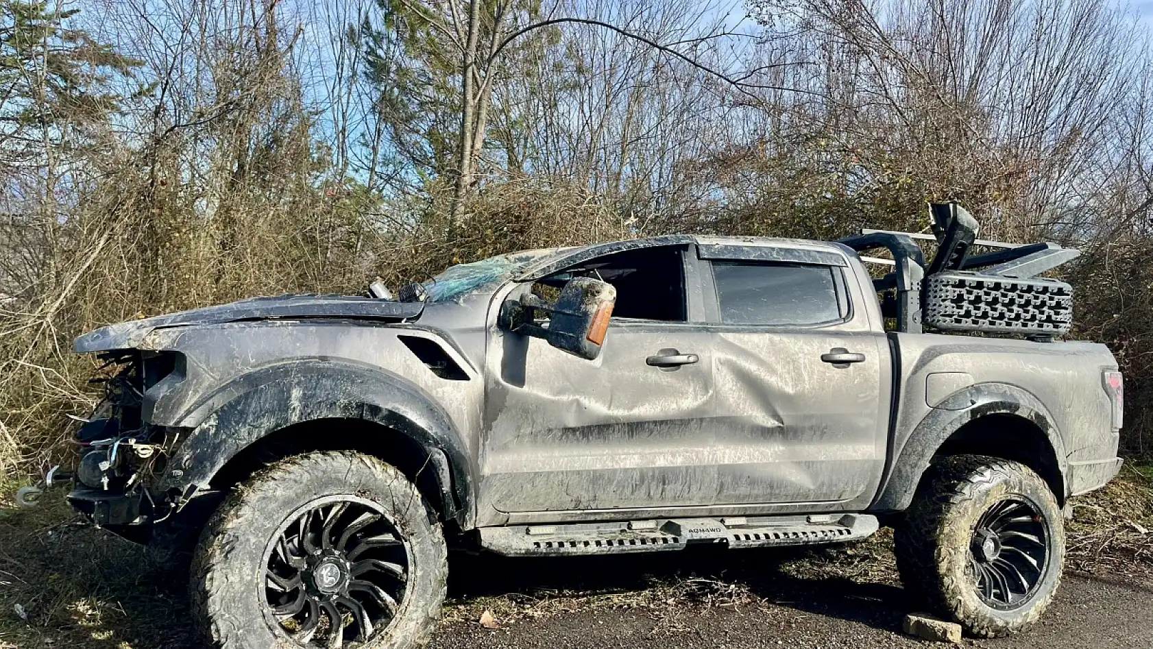 Yoğun siste şarampole yuvarlandı